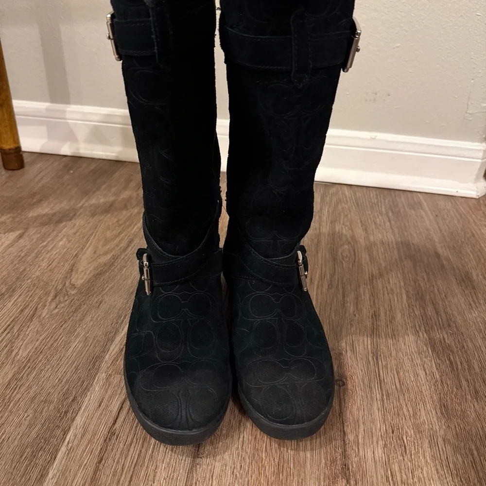 Coach Y2K Thelma Boots Women 5.5 Black Signature Embossed Suede Buckle Fur Lined